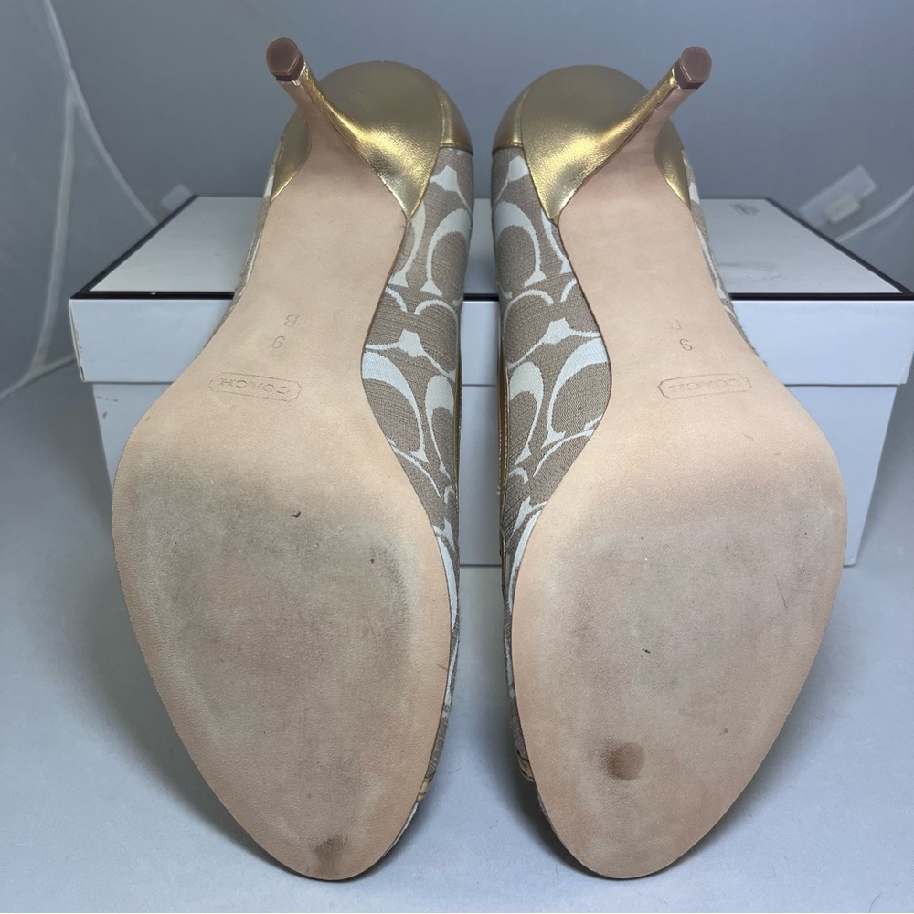 NIB Coach Hayes Khaki Signature Canvas/Gold Leather Peep Toe Heels Sz 9 - Picture 9 of 12